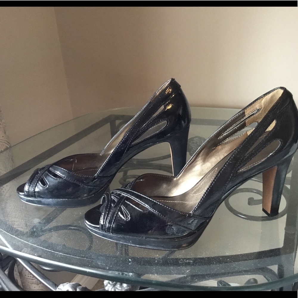 Women’s black pumps